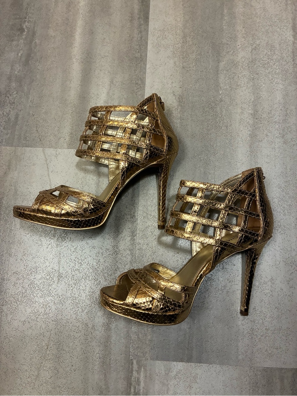 Michael Kors Gold Heels with Strappy Design Original high-heeled shoe - Picture 3 of 10